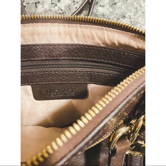 Michael Kors brown leather crossbody w goldaccents - Picture 4 of 4